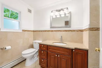 5 Cathy Lane, Great Neck, NY 11024 - Photo 18