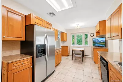 5 Cathy Lane, Great Neck, NY 11024 - Photo 8