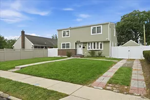 828 Bruce Dr, Wantagh, NY 11793 - Photo 2