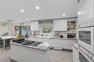 1 Jason Ct, Dix Hills, NY 11746 - Photo 10
