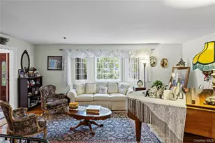 1 Jason Ct, Dix Hills, NY 11746 - Photo 4