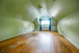 916 Hollywood Ave, Bronx, NY 10465 - Photo 16