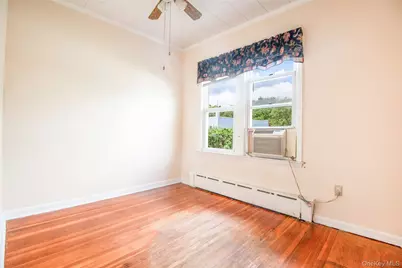 916 Hollywood Avenue, Bronx, NY 10465 - Photo 10