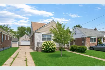 35 79th Avenue, New Hyde Park, NY 11040 - Photo 2