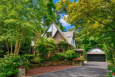 3 Crestwood Place, Great Neck, NY 11024 - Photo 1