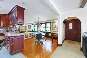 3 Crestwood Pl, Great Neck, NY 11024 - Photo 2