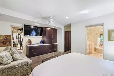 3 Crestwood Place, Great Neck, NY 11024 - Photo 10