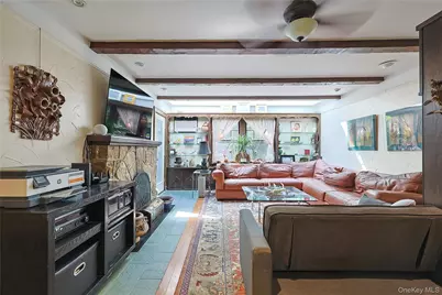 3 Crestwood Place, Great Neck, NY 11024 - Photo 4