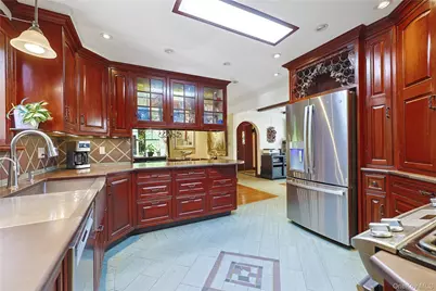 3 Crestwood Place, Great Neck, NY 11024 - Photo 6