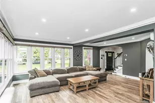 75 S Penataquit Ave, Bay Shore, NY 11706 - Photo 20