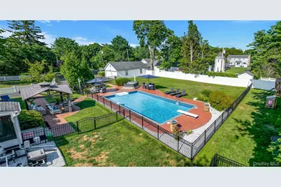 75 S Penataquit Avenue, Bay Shore, NY 11706 - Photo 44