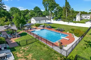75 S Penataquit Ave, Bay Shore, NY 11706 - Photo 44