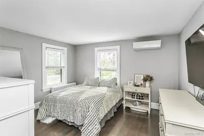 75 S Penataquit Avenue, Bay Shore, NY 11706 - Photo 28