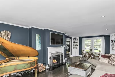 75 S Penataquit Avenue, Bay Shore, NY 11706 - Photo 8