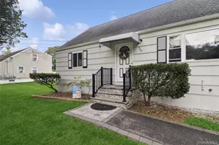 544 Park Ave, Centereach, NY 11720 - Photo 2