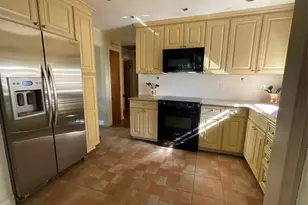 28 Pleasant Ave, Farmingdale, NY 11735 - Photo 10