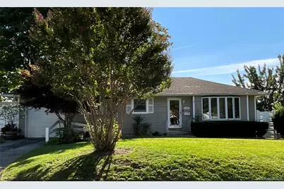 28 Pleasant Avenue, Farmingdale, NY 11735 - Photo 2
