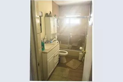 330 Florida Avenue, Copiague, NY 11726 - Photo 6