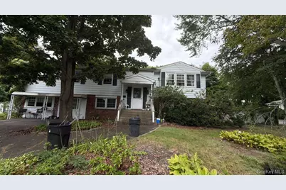 334 Sunrise Avenue, Sayville, NY 11782 - Photo 2