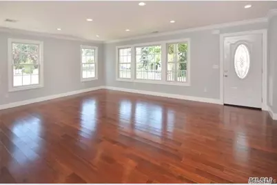 12 Nesaquake Avenue, Port Washington, NY 11050 - Photo 2