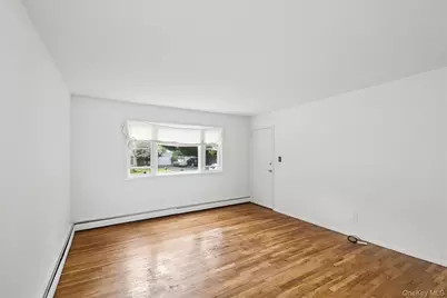 544 Park Avenue, Centereach, NY 11720 - Photo 6