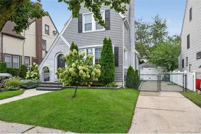 344 Houston Avenue, Mineola, NY 11501 - Photo 2