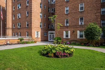 70 Locust #B405, New Rochelle, NY 10801 - Photo 4