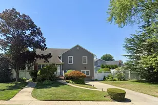 948 Simon Pl, Wantagh, NY 11793 - Photo 2