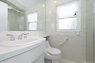 303 Caroline Ave, Garden City South, NY 11530 - Photo 16