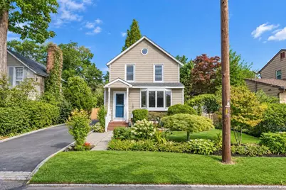 16 Grove Street, Lindenhurst, NY 11757 - Photo 8