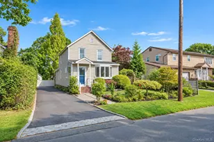 16 Grove St, Lindenhurst, NY 11757 - Photo 2