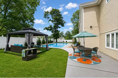 303 Westchester Avenue N, West Babylon, NY 11704 - Photo 30