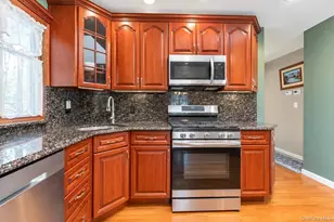 272 W 12th St, Deer Park, NY 11729 - Photo 16