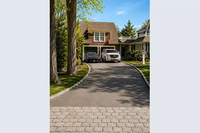 30 The Maples, Roslyn, NY 11576 - Photo 2