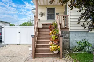 9 Perry Pl, Lindenhurst, NY 11757 - Photo 2