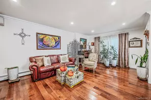9 Perry Pl, Lindenhurst, NY 11757 - Photo 4