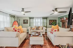 9 Perry Pl, Lindenhurst, NY 11757 - Photo 16