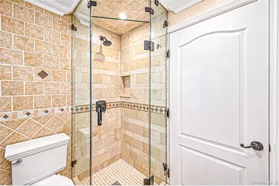 9 Perry Place, Lindenhurst, NY 11757 - Photo 14