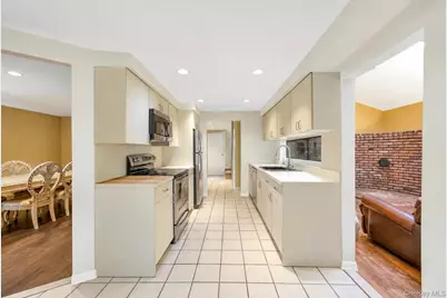 25 Hewes Street, Port Jefferson Station, NY 11776 - Photo 18