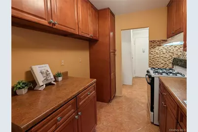 1874 Pelham Pkway S #2N, Bronx, NY 10461 - Photo 10