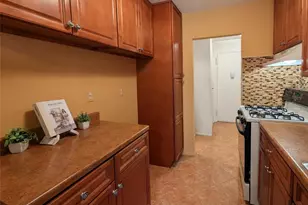 1874 Pelham Pkwy S, Bronx, NY 10461 - Photo 10