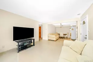 161 Feller Dr, Central Islip, NY 11722 - Photo 4