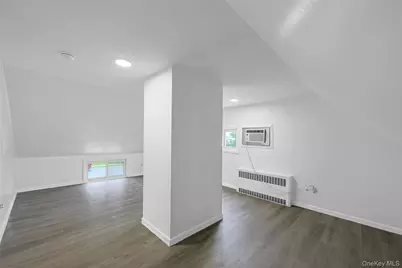 82 Lantern Road, Hicksville, NY 11801 - Photo 16