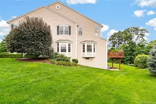 1307 Glastonbury Ln, Fishkill, NY 12524 - Photo 4