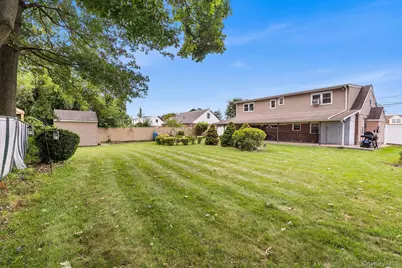 711 Charter Court, Uniondale, NY 11553 - Photo 40