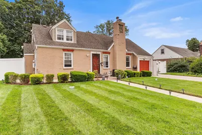 711 Charter Court, Uniondale, NY 11553 - Photo 2
