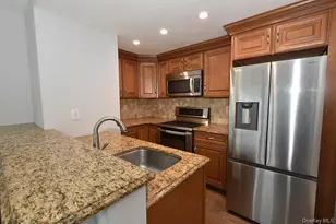 7 Swan Ln, Levittown, NY 11756 - Photo 4