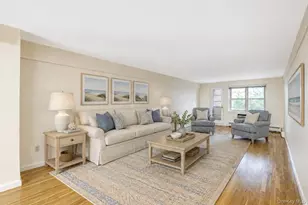 25 Chapel Pl, Great Neck, NY 11021 - Photo 16