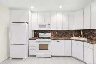 25 Chapel Pl, Great Neck, NY 11021 - Photo 10