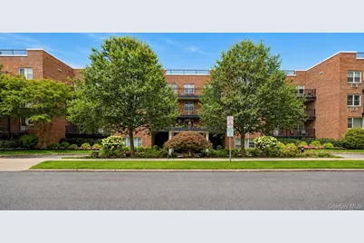 25 Chapel Place #2M, Great Neck, NY 11021 - Photo 2